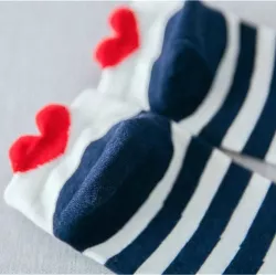 Tengerész színű szív mintás boka zokni